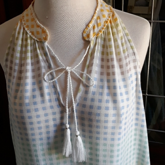 Lauren Conrad Sleeveless Tank. - Picture 2 of 7